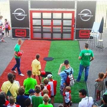 Sutu: Interactive Wall to Rent for Football Games